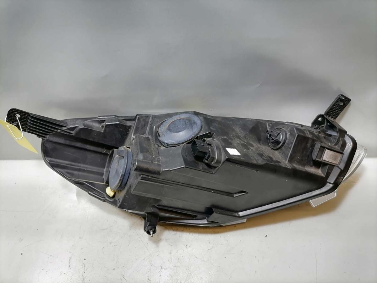 Ford Fiesta MK7 original Scheinwerfer vorn links Halogen Bj.2018